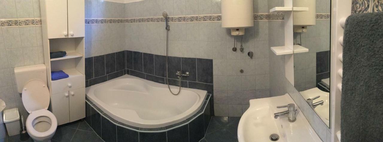 Vass Bor Vendeghaz Apartment Кишкьорьош Екстериор снимка